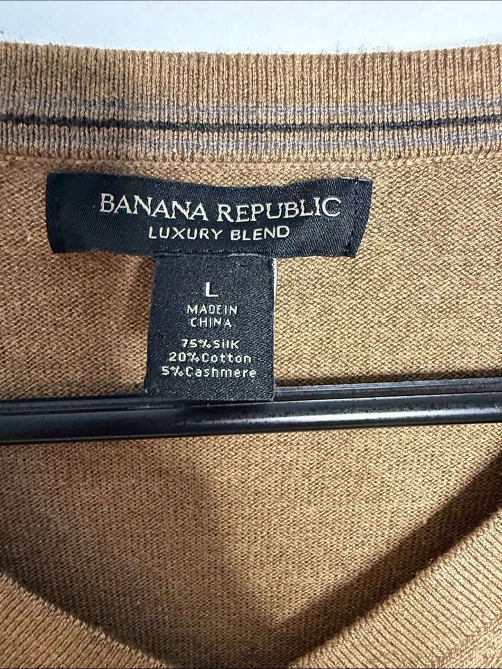 Banana Republic Luxury Blend V Neck Sweater Camel Tan Silk Cashmere Cotton Mens